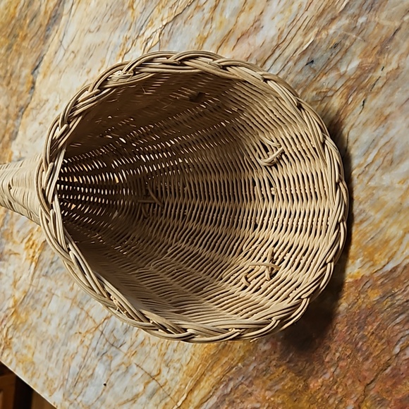 Wicker Woven Cornucopia Basket Horn of Plenty - Picture 2 of 3